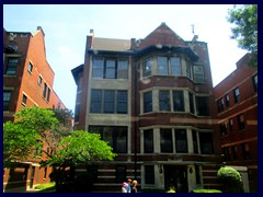 Hyde Park, University 04 - Typical townhouses of Hyde Park